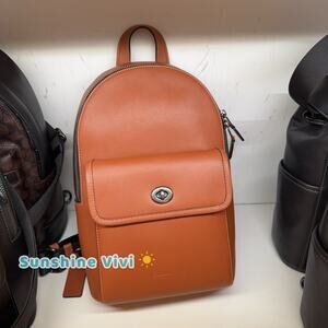 NWT Coach Turnlock Sling Pack In Smooth Grain leather Tan CBI62